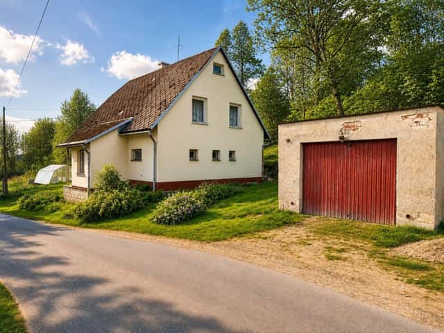 Rodinný dům 3+1 k rekonstrukci se zahradou a garáží | Skorošice., Skorošice, okres Jeseník