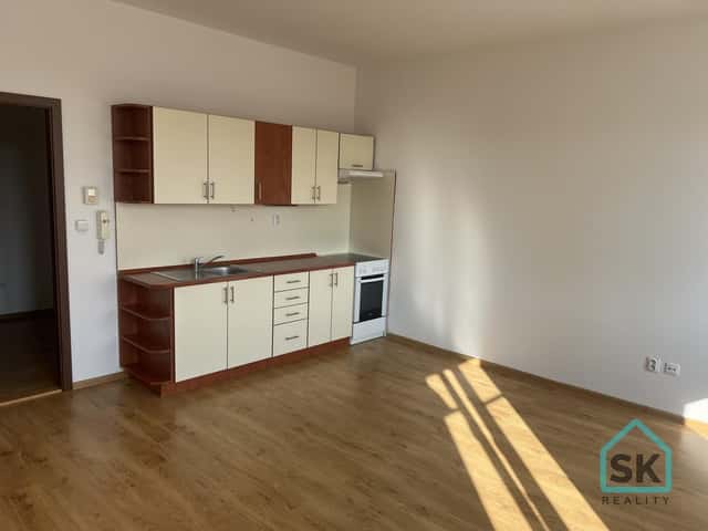 Pronájem bytu 1KK na náměstí ve M. Albrechticích, nám. ČSA, Město Albrechtice, okres Bruntál
