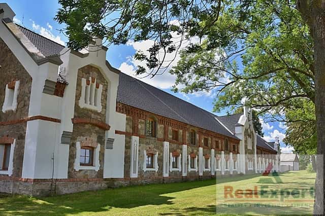 Zrekonstruovaná usedlost 3.277 m2, 5 objektů, pozemek 43.413m2, soukromí, Čichtice - Bavorov., Bavorov – Čichtice, okres Strakonice