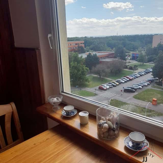 Prodej investičního bytu 3+1,79m2,lodžie s jižní orientací,výhled na Prahu,2 sklepy, panel,po komple, Mazurská, Praha 8 – Troja