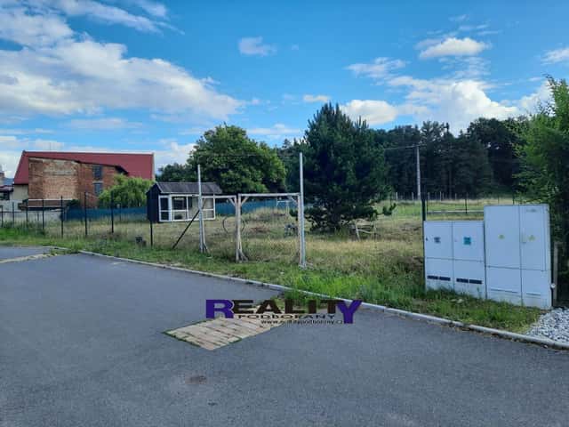 prodej pozemku včetně stavebního povolení pro RD, u lesa, Holedeč u Žatce, 831 m2, Luční, Holedeč, okres Louny