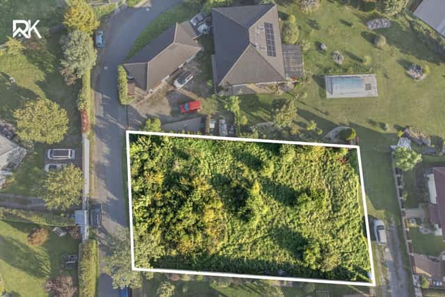 STAVEBNÍ POZEMEK 1 068 m | KONÁROVICE U KOLÍNA | SÍTĚ | 2× PŘÍSTUP, Konárovice, okres Kolín