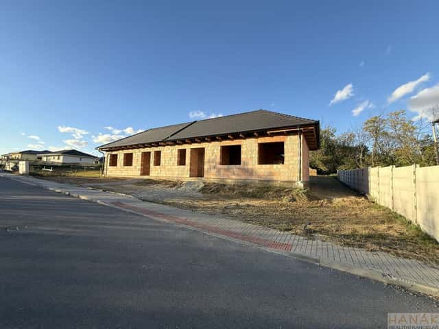Prodej hrubé stavby moderního domu v Hrušovanech nad Jevišovkou., Severní, Hrušovany nad Jevišovkou, okres Znojmo
