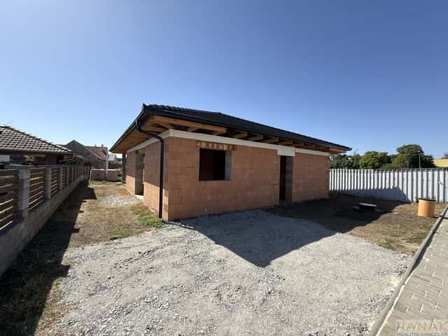 Prodej hrubé stavby bungalovu v Litobratřicích., Litobratřice, okres Znojmo