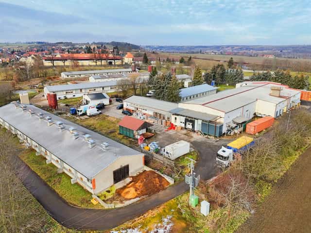 Prodej zemědělského areálu 4 000 m pro chov a porážku drůbeže Lány, ul. Zámecká, Zámecká, Lány, okres Kladno