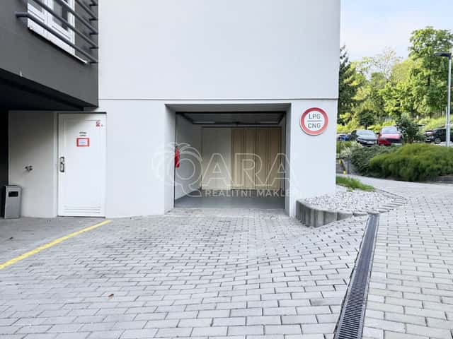 Prodej samostatné garáže 16m2, Praha 2 - Vinohrady, Perucká, Perucká, Praha 2 – Vinohrady