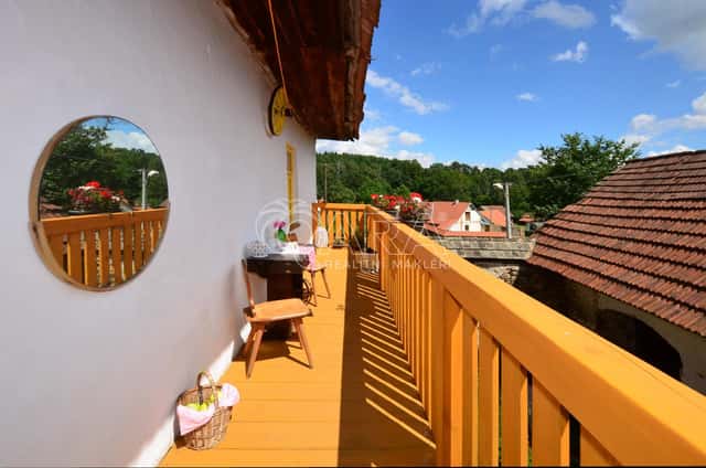 Dům na Podblanicku se stodolami, Kamberk – Hrajovice, okres Benešov