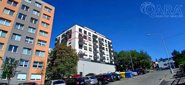 Krásný světlý byt 3kk - 84m² se dvěma balkony, komorou a garážovým místem v novostavbě bytového, Laudova, Praha 6 – Řepy