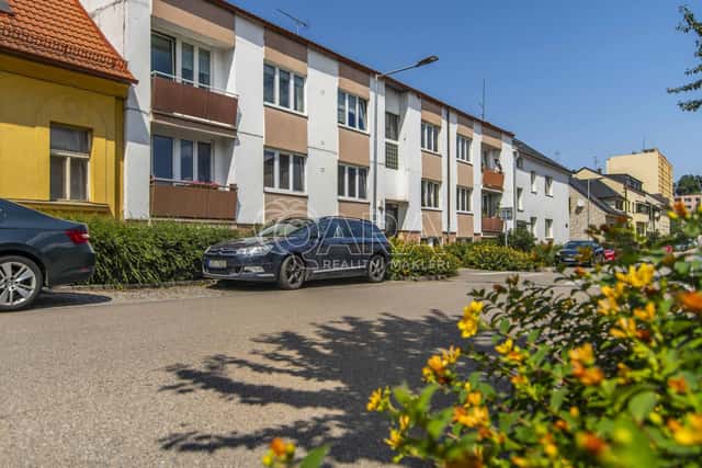 Prodej bytu 2+1, 70,30 m² s příslušenstvím a garáží přímo za domem, Zapova, Benešov