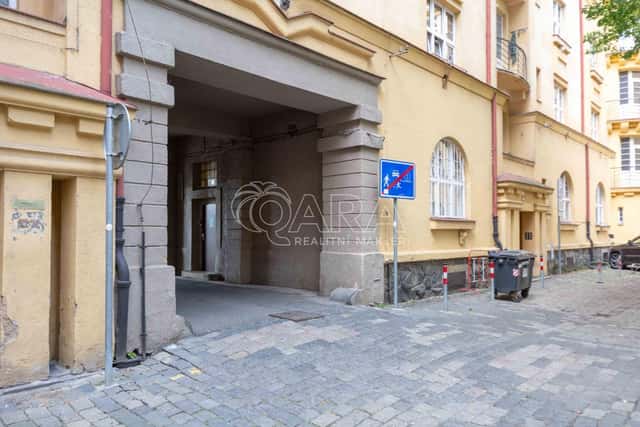 Byt 2+kk s vysokými stropy přímo u metra Flora., Jičínská, Praha 3 – Vinohrady