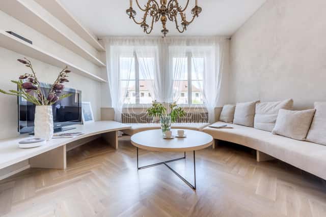 Prodej krásného bytu 2+kk (51,5 m²) s jedinečnou atmosférou mezi Kampou a Petřínem, Újezd, Praha 1 – Malá Strana