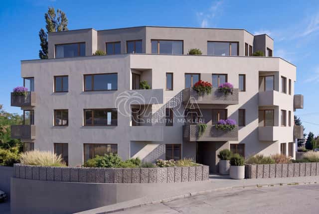 Prodej bytu 2+KK s předzahrádkou 26 m2 u cyklostezsky na rozhraní Modřan a Komořan, Viladům Okružní, Okružní, Praha 4 – Komořany