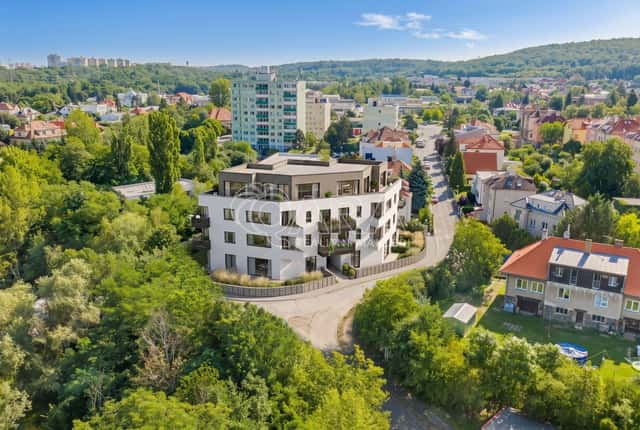 Viladům Okružní - 1+kk pro ty co mají rádi soukromí, Okružní, Praha 4 – Komořany