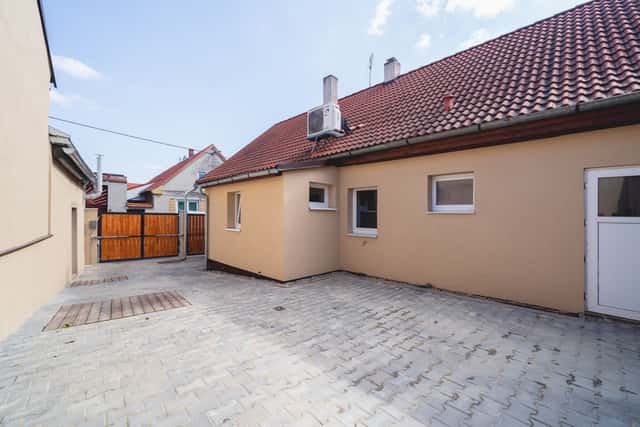 Dům 3+1 120 m2, pozemek 130 m2 + dílna. Dýšina, V. Brožíka, Dýšina, okres Plzeň-město