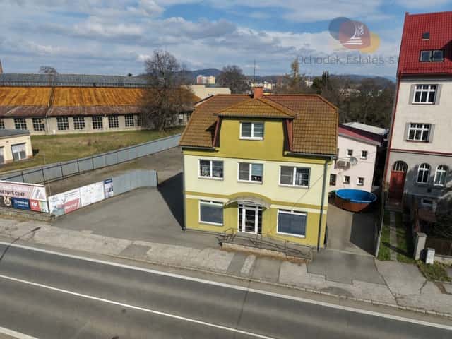 Komerční areál s rodinným domem, Uničovská, Šumperk