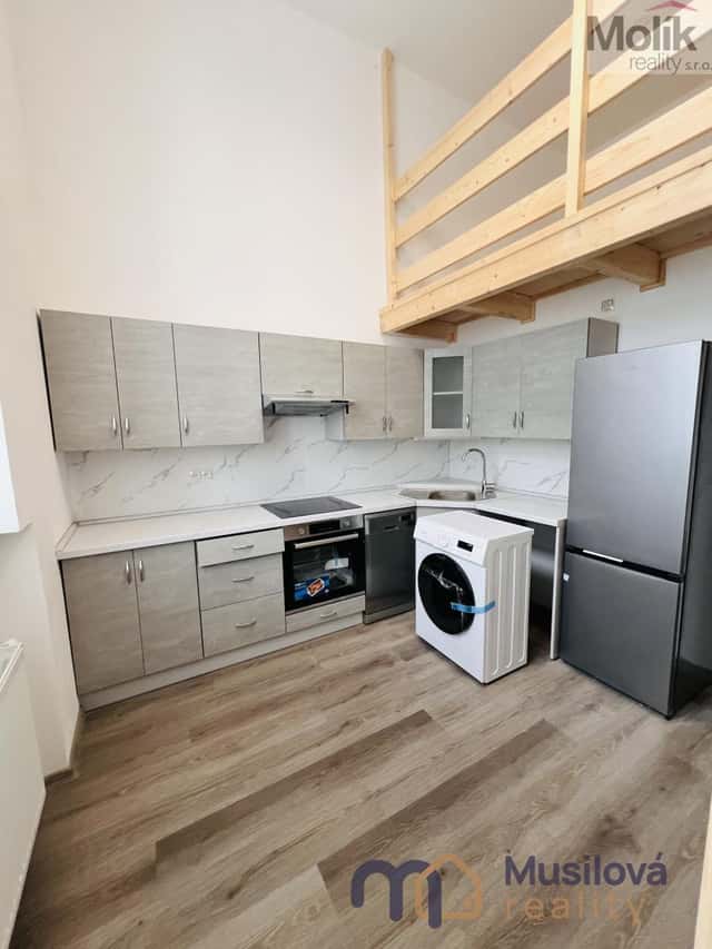 Pronájem bytu 2+kk 47 m2, Myslbekova, Teplice