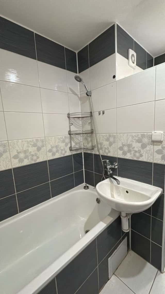 3+1L 73m Školní, Želenice - NOVÉ jádro, koupelna s vanou, výtah, balkon, Školní, Děčín – Děčín VI-Letná