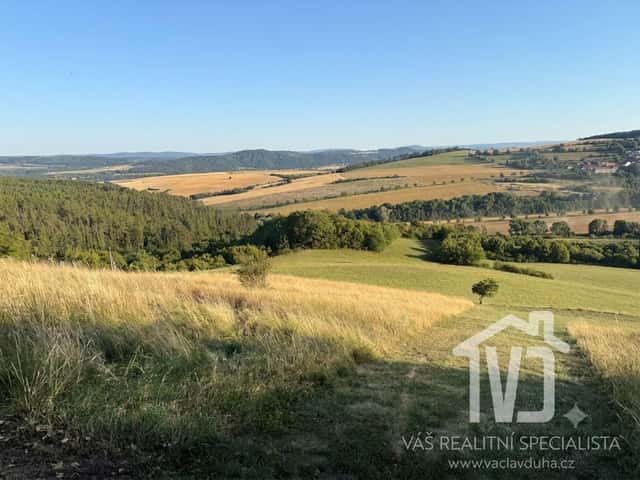 Prodej výjimečného pozemku s domem a stodolou. 8995 m2, Na Lísku-Hudlice., Na Lísku, Hudlice, okres Beroun