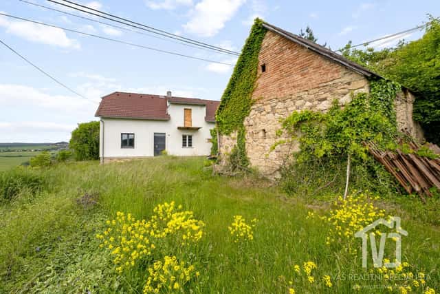 Prodej domu k rekonstrukci s rozsáhlými pozemky. Na Lísku-Hudlice., Na Lísku, Hudlice, okres Beroun