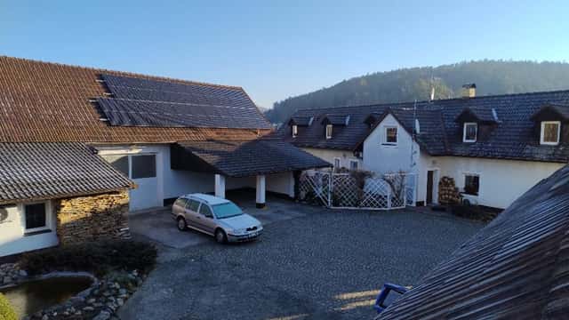 Prodej zrekonstruované usedlosti 330m, pozemek 1120 m, Prostřední, Hýskov, okres Beroun