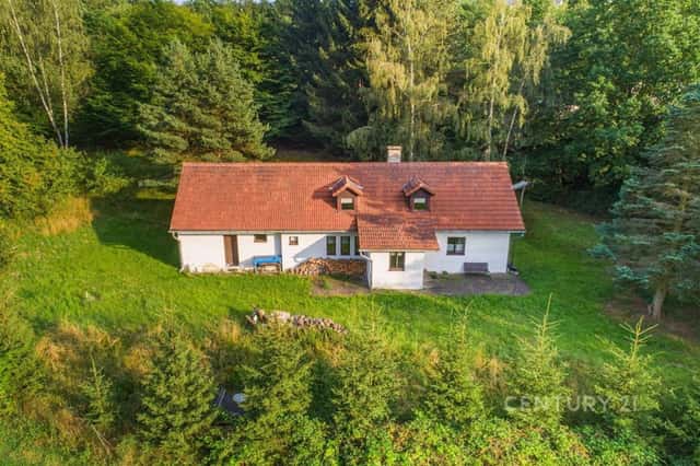 Chalupa s atmosférou, vhodná i pro celoroční bydlení, Jince, Jince, okres Příbram