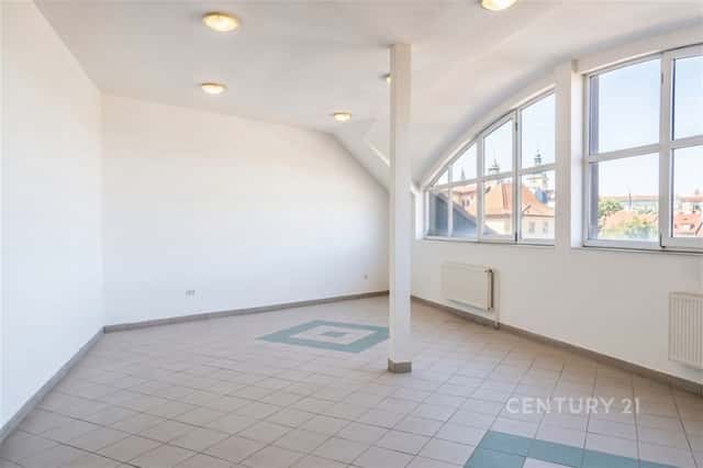 Pronájem komerčních prostor 450 m Třinec, budova GVUZD, Poštovní, Třinec – Staré Město, okres Frýdek-Místek