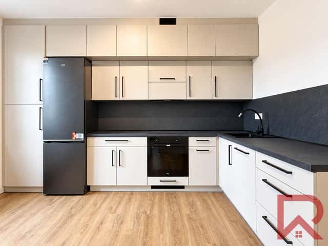 Pronájem moderního bytu 2+1 s balkonem, 54 m² Západní, Karlovy Vary, Západní, Karlovy Vary