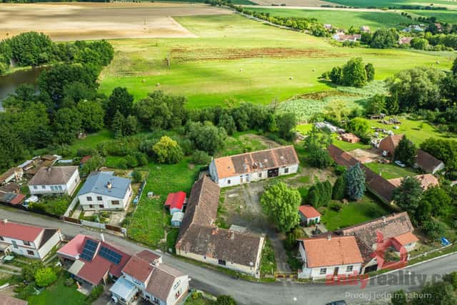 Rodinný dům se 3 byty a 5.236 m2 stavebních pozemků v obci Albrechtice nad Vltavou, okres Písek, Albrechtice nad Vltavou, okres Písek