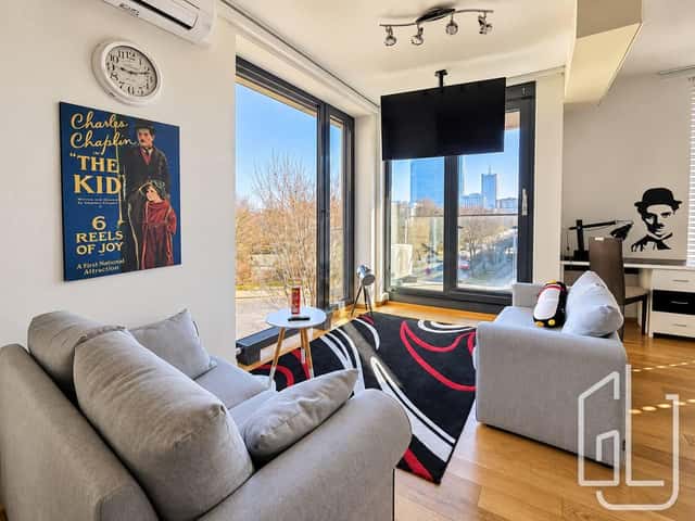 Pronájem 1+kk s balkonem a klimatizací v prestižní rezidenci Kavčí Hory., K sídlišti, Praha 4 – Nusle