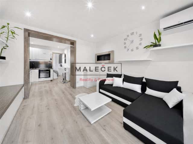 Moderní 2+1, 57 m2 celkem, po kompletní rekonstrukci s chytrou domácností, balkonem a sklepem Kladn, Unhošťská, Kladno – Kročehlavy