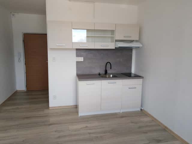 Pronájem bytu 1+kk po rekonstrukci, OV, 20m2, Okružní, Jihlava