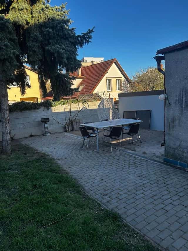 Pronájem garáže, 22 m² Praha 3, Žižkov, Na Jarově, Praha 3 – Žižkov