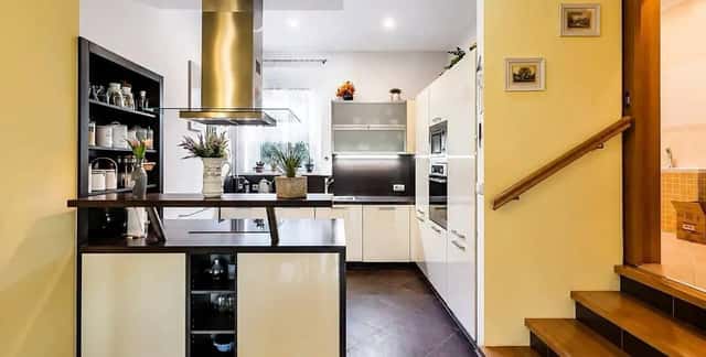 Pronájem vily / multifunkčního objektu, 1 300 m², pozemek 1 022 m², Praha Písnice, Putimská, Praha 4 – Písnice