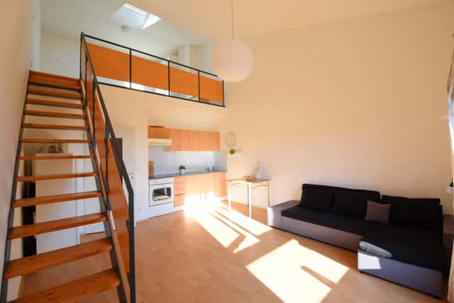 Podnájem světlého a zařízeného mezonetového bytu 2+kk/46 m2 v Berouně na Paloučku - volný od LEDNA, Palouček, Beroun – Beroun-Město
