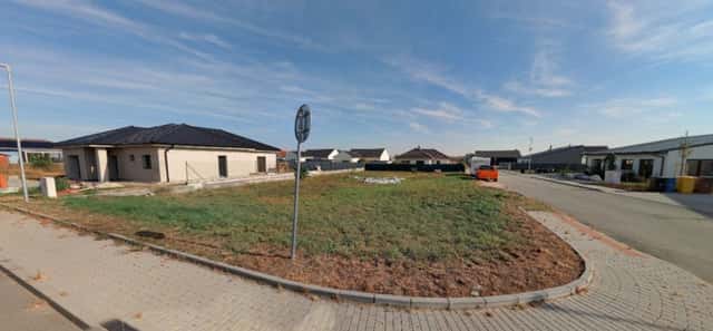 Stavební pozemek Pohořelice, 853 m velmi pěkný pozemek v blízkosti centra města, IS u pozemku, Eitingerova, Pohořelice, okres Brno-venkov