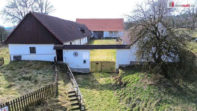 Prodej dům 60 m², pozemek 2.518 m², Zvěstov – Laby, okres Benešov