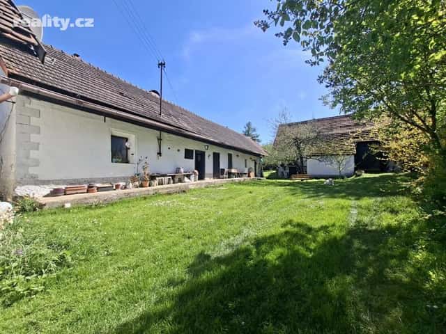 Prodej venkovské stavení 2+1, 320 m², pozemek 1.743 m², Vlašim – Hrazená Lhota, okres Benešov