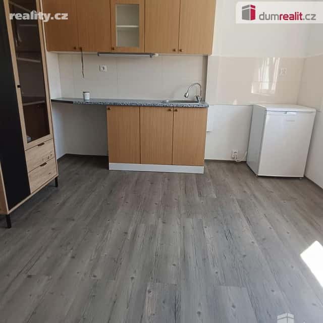 Pronájem byt 1+kk, 18 m², cihla, osobní, Nádražní, Benešov nad Ploučnicí, okres Děčín
