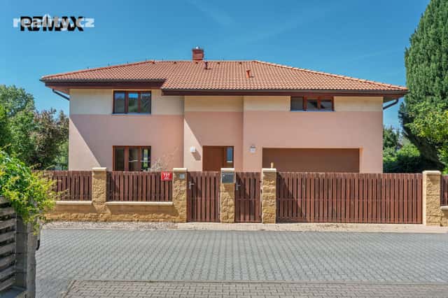 Prodej dům 241 m², pozemek 742 m², Průjezdná, Praha 5 – Lipence