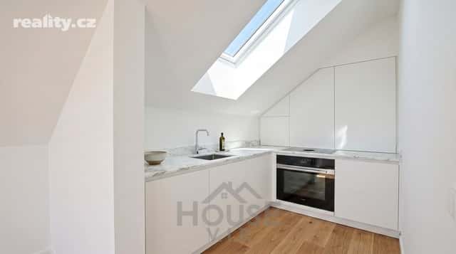 Prodej byt 1+kk, 43 m², cihla, osobní, Nučice, okres Praha-východ