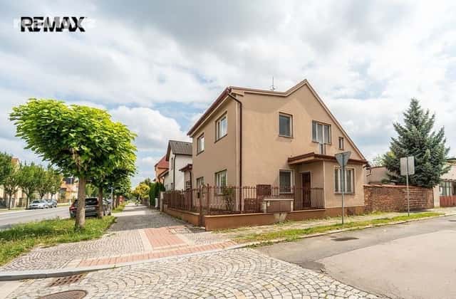 Prodej dům 294 m², pozemek 427 m², Tř. Jana Švermy, Pečky, okres Kolín