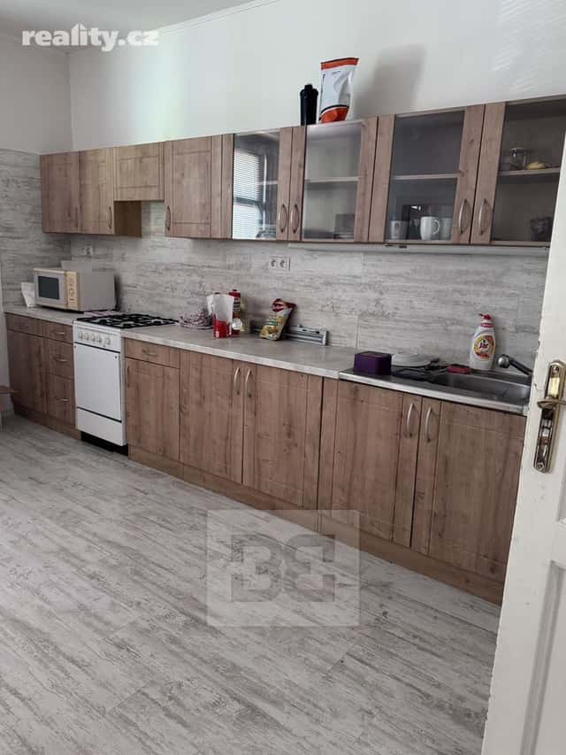 Pronájem byt 3+1, 108 m², cihla, osobní, Majakovského, Karlovy Vary – Rybáře