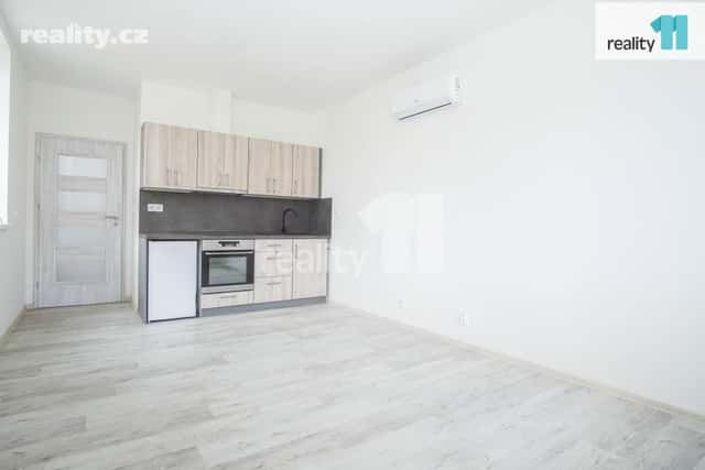 Pronájem byt 1+kk, 25 m², cihla, osobní, Hlavní, Přerov – Újezdec