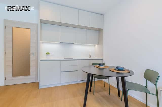 Pronájem byt 1+kk, 32 m², osobní, Drahobejlova, Praha 9 – Libeň