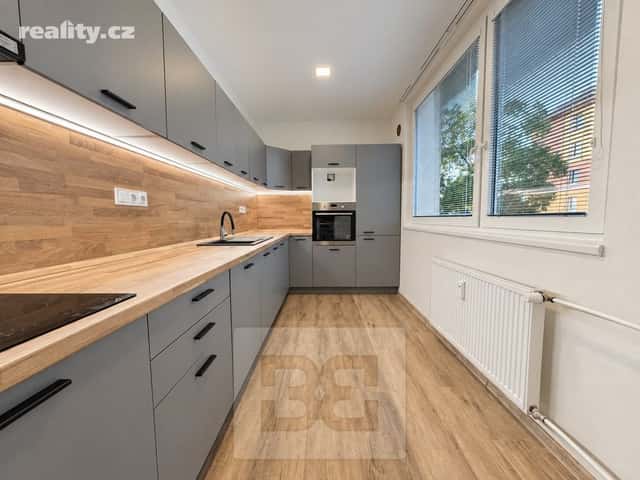 Pronájem byt 3+1, 75 m², panel, osobní, Nám. Osvobození, Hodonín