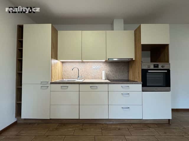 Pronájem byt 2+kk, 55 m², osobní, Tř. Míru, Olomouc – Neředín