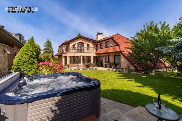 Prodej dům 354 m², pozemek 929 m², U zahrádek, Praha 10 – Benice