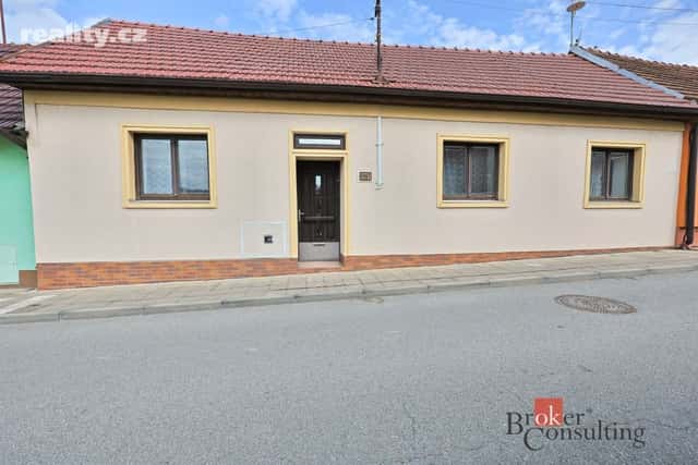 Prodej dům 100 m², pozemek 437 m², Ždánice, okres Hodonín