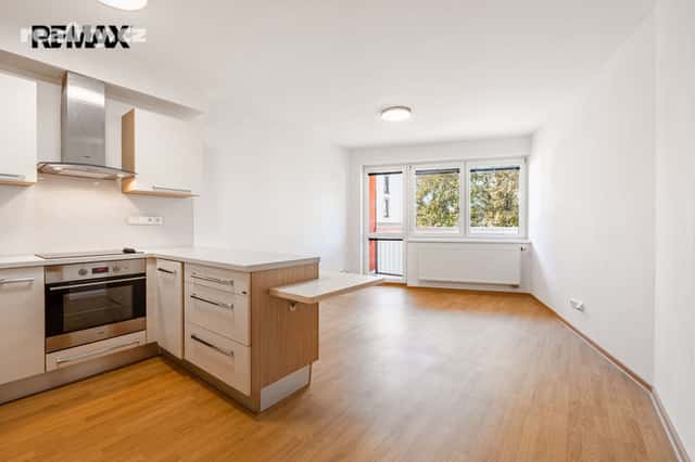 Pronájem byt 2+kk, 56 m², osobní, Michelangelova, Praha 10 – Strašnice