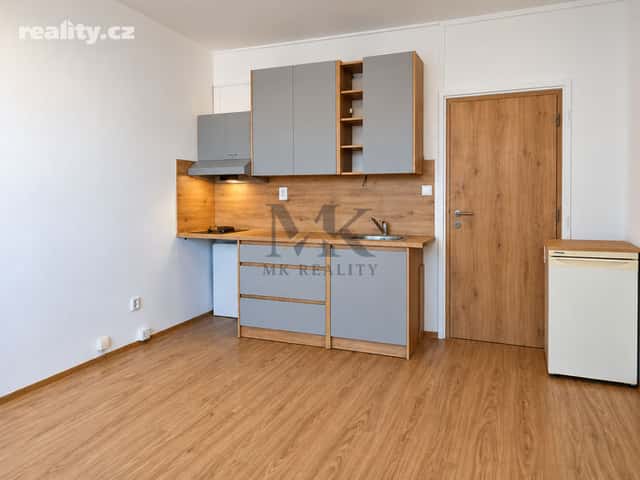 Pronájem byt 1+kk, 20 m², panel, družstevní, Nám. Přátelství, Prachatice